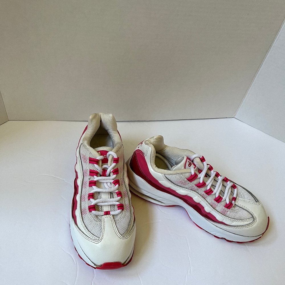 Nike air white pink teenis shoes Youth size 3/ Womens Size 5.